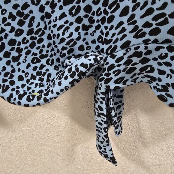 Chico’s Blue Size 1 Mediun Animal-Print Blouse Long Sleeve Top Casual Lightweigh - Picture 5 of 9